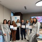 Foto grupal de los odontólogos participantes.