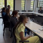 Participantes durante la visita de SOMOS a DDS Caribbean.